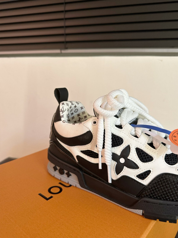 l0*is V*t0n sneakers