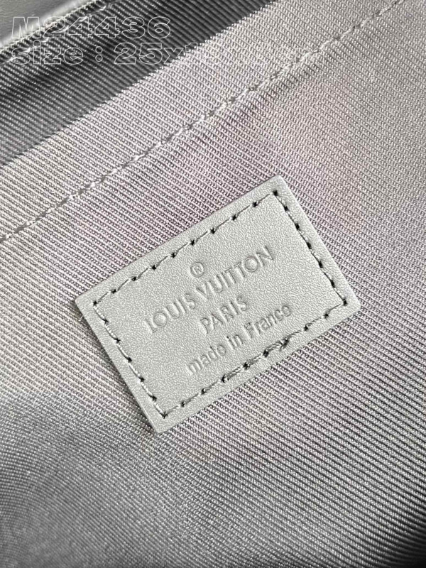 l0*is V*t0n steamer wearable wallet-25*19*8cm