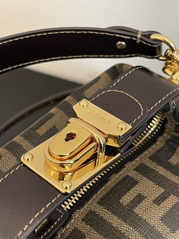 F**di vintage bag-16x9x11cm