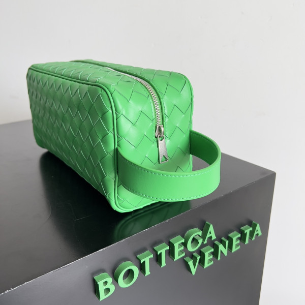 bo*te*ga Ve*ne*ta intrecciato leather wallet-on-strap
