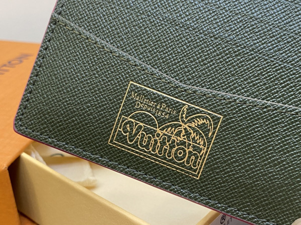 l0*is V*t0n slender wallet-11*8.5*2cm