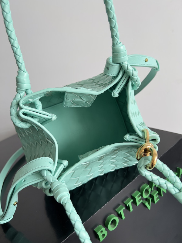 bo*te*ga Ve*ne*ta andiamo parachute small shoulder bag