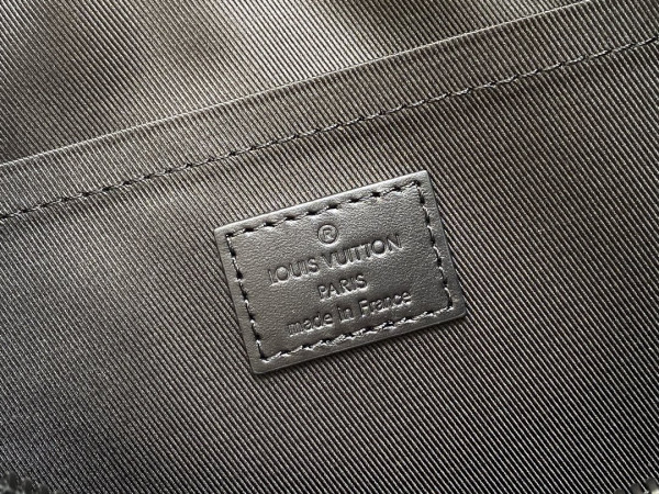 l0*is V*t0n soul trunk east west-29*17.5*10cm