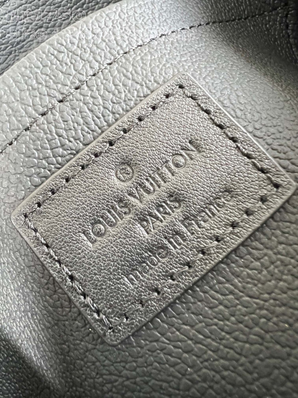 l0*is V*t0n toiletry bag-24*13*13cm