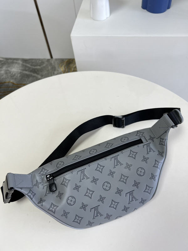 l0*is V*t0n discovery bumbag