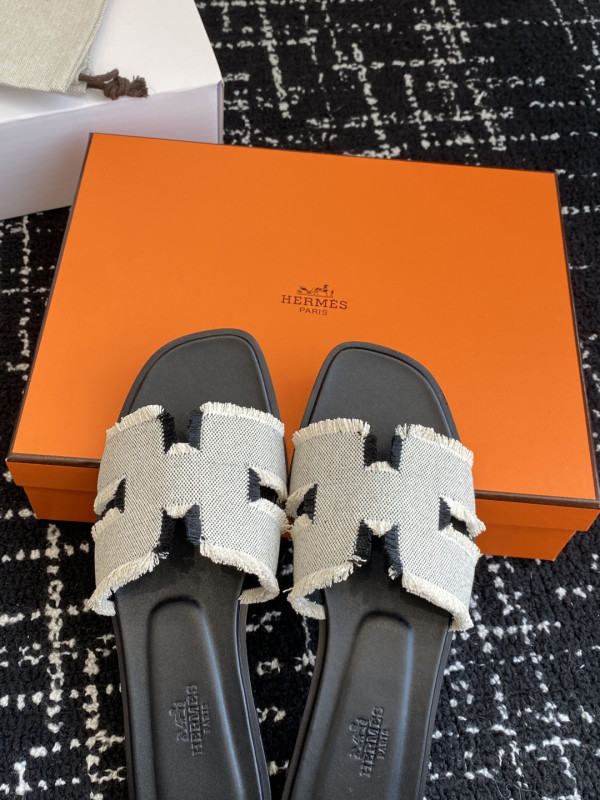 H**mes sandals
