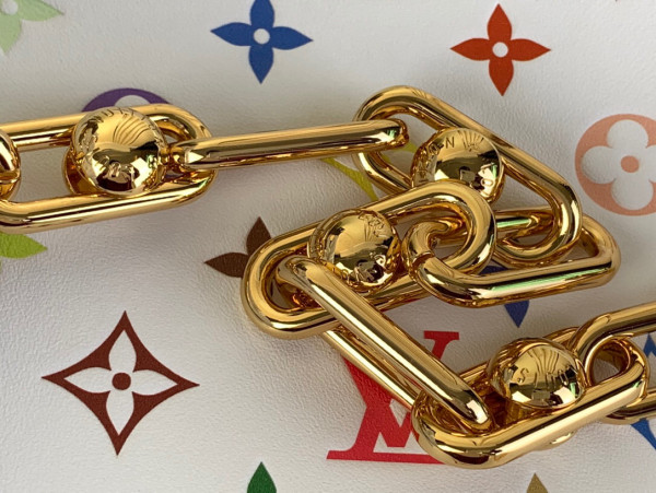 l0*is V*t0n coussin bb