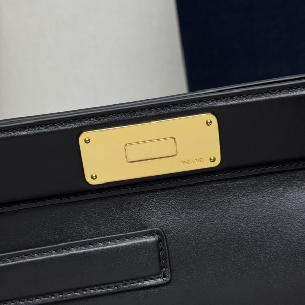 Pra*a medium leather tote bag-38*21*8cm