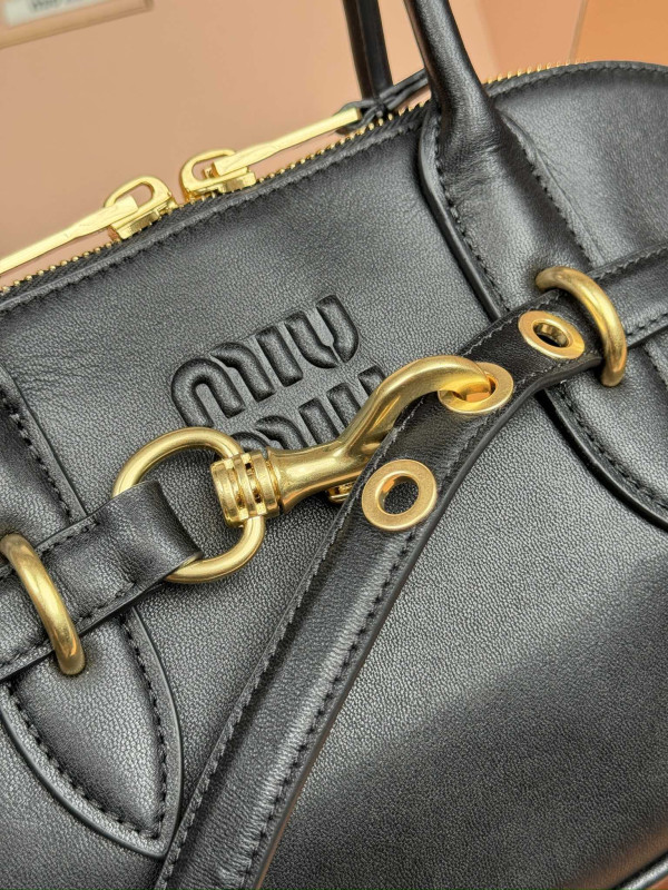 M*um*u aventure nappa leather top-handle bag