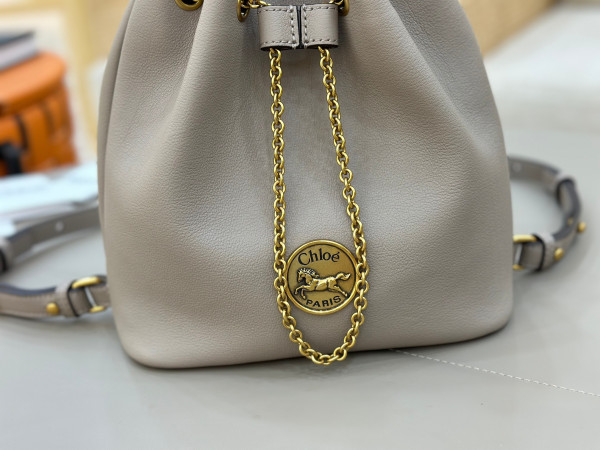 Chloe bracelet backpack in grained leather- 22*20*10.5cm