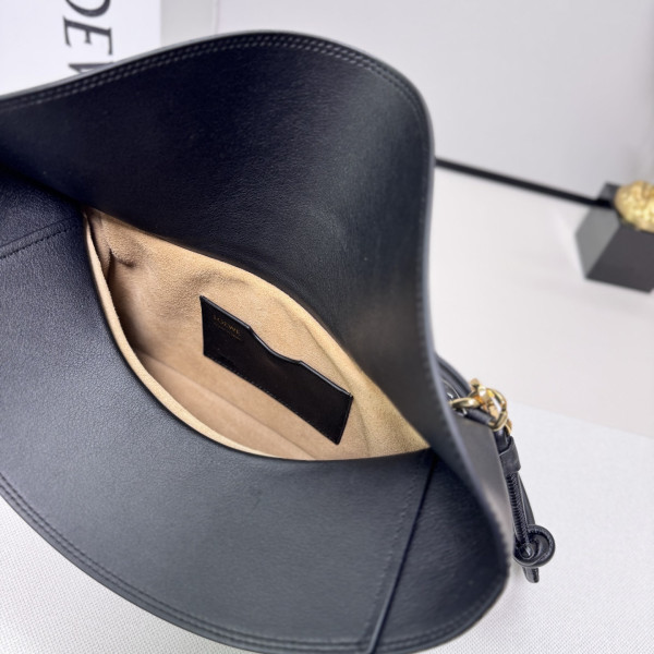 L0ew* medium ola bag in smooth calfskin - 26*18*13cm