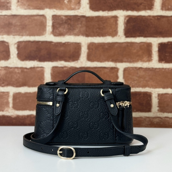 G*u*i gg emblem small bag - 20*12*5cm